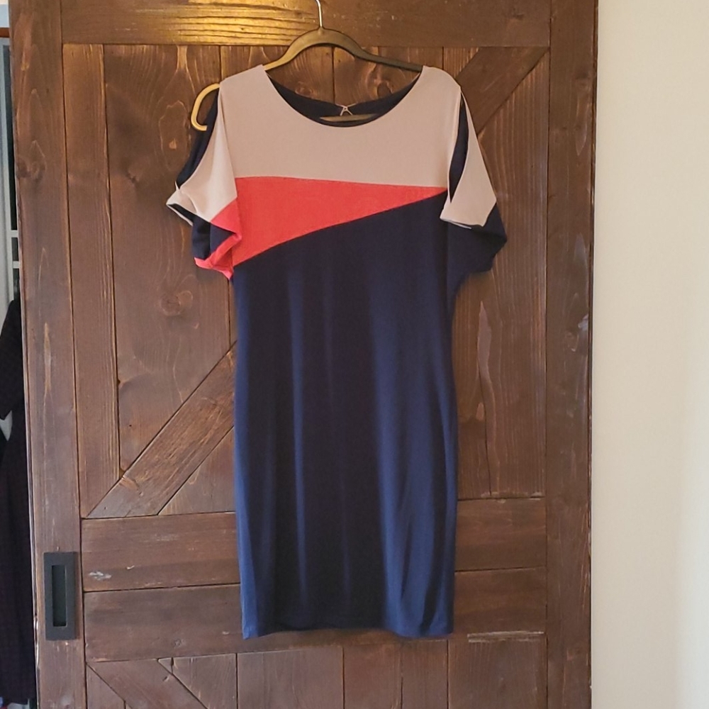 🛍 Colorblock Short-sleeve Shift Dress